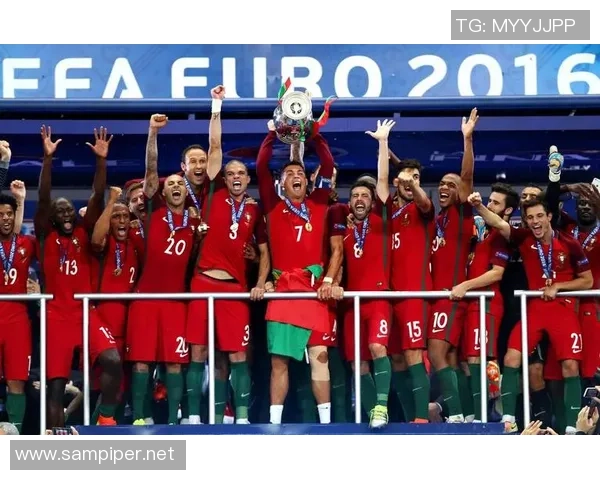 足球明星天梯高清图片展示让你领略球场传奇风采与荣耀瞬间